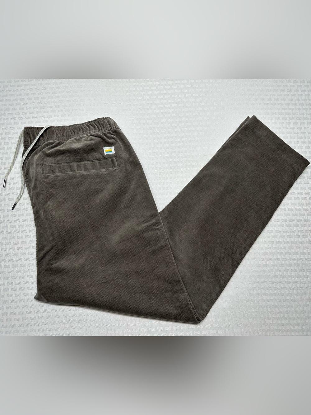 Vuori Optimist Corduroy Pants Gray Drawstring V440 Mens Medium (25.5" INSEAM)